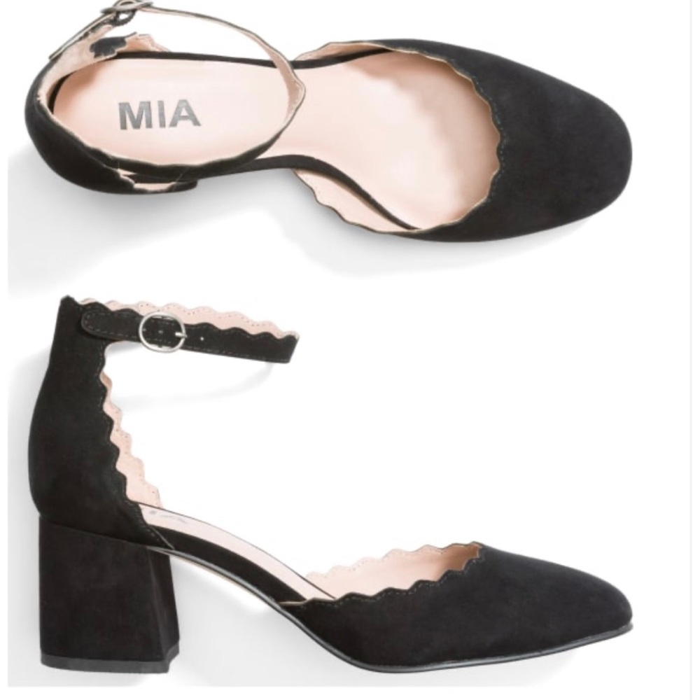 Black scalloped block heels